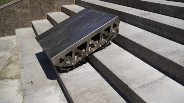 Гусеничный робот UMKA_гусеничная платформа_гусеничный мини трактор_образовательный робот конструктор_ 21