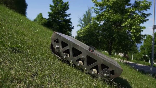 Гусеничный робот UMKA_гусеничная платформа_гусеничный мини трактор_образовательный робот конструктор_ 4